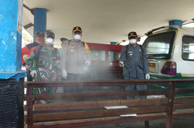 Cegah Covid-19 di Kabupaten Mojokerto, Penyemprotan Disinfektan Dilakukan Serentak