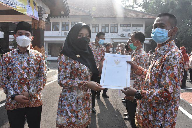 780 PNS Pemkab Mojokerto Terima Petikan SK Kenaikan Pangkat