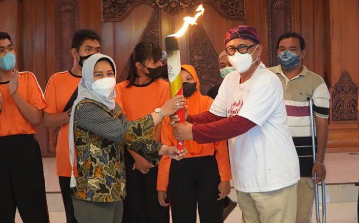 Lepas Obor Pesonas 2022, Ning Ita Siap Bersinergi Kembangkan Talenta Disabilitas di Kota Mojokerto