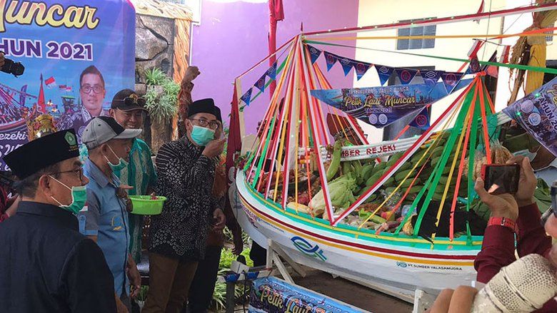 Petik Laut Muncar Digelar saat PPKM, 2 Kapal Larung Sesaji 