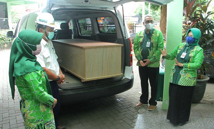 Kasus Covid Melonjak, Pabrik Pengolahan Kayu Sumbang 50 Peti Jenazah ke Pemkot Probolinggo