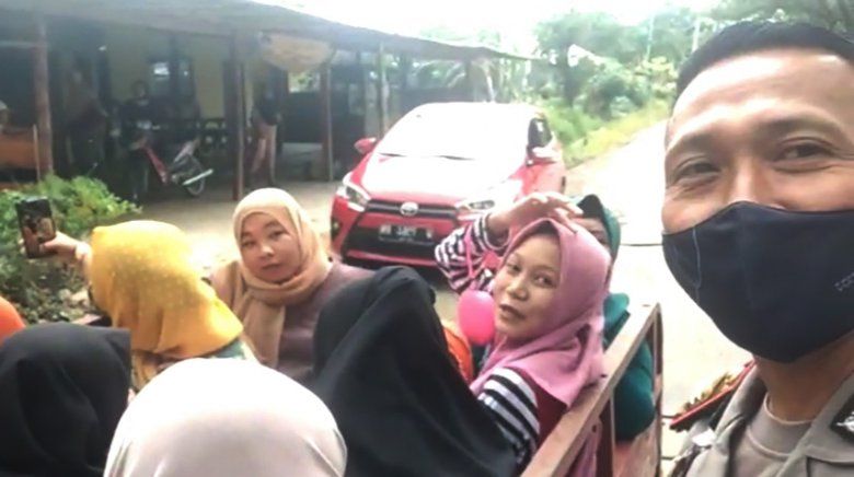 Kendaraan Roda Tiga Angkut Emak-emak di Probolinggo Kena Sanksi Polisi