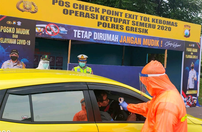Jelang PSBB, Kendaraan Dilakukan <em>Check Point</em>&nbsp;di Akses Pintu Masuk Gresik
