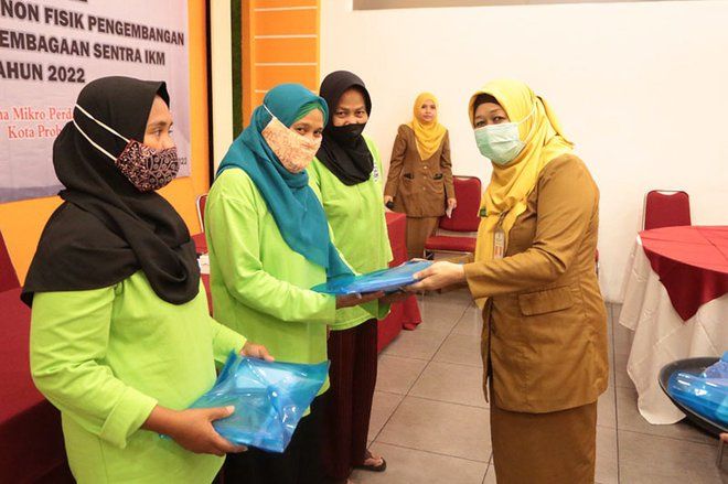 30 Perajin Batik di Kota Probolinggo Dilatih Batik Pewarnaan Alam