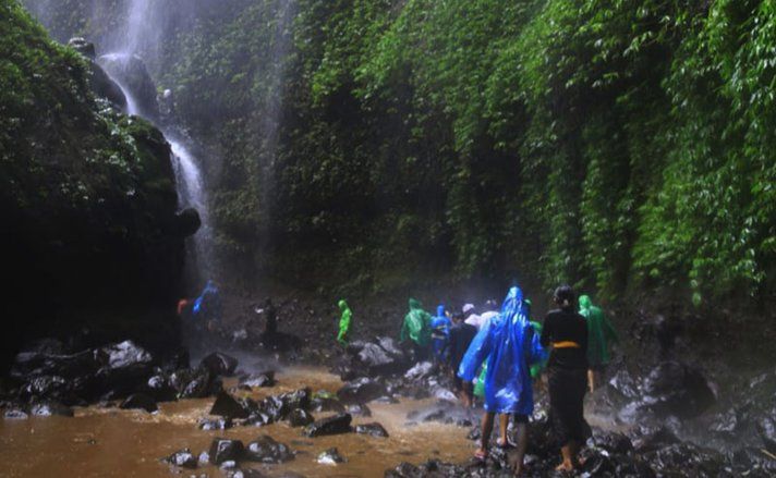 Jelang Kasada, Umat Hindu Suku Tengger Probolinggo Ritual Mendak Tirta