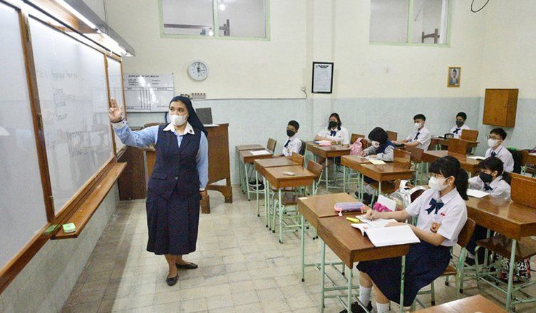 PTM 100 Persen di Surabaya Tunggu PPKM Level 1