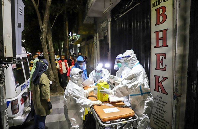Asyik Nongkrong dan Kuliner Malam, Puluhan Pemuda Terjaring <em>Rapid Test </em>Massal