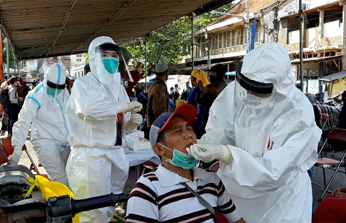 347 Jalani Rapid Test Massal, 47 Pedagang dan Pengunjung di Pasar Ikan Pabean Reaktif