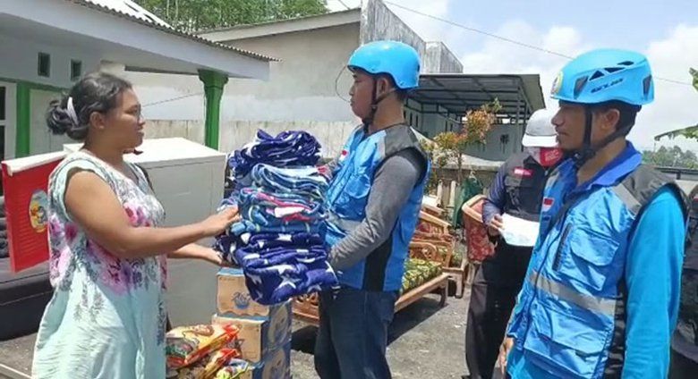 Kisah Menggelikan Saat Tim Rescue Blue Helmet Berada di Posko Pengungsi APG Gunung Semeru
