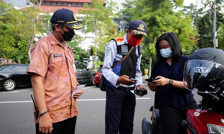 Dishub Surabaya Mulai Terapkan Pembayaran Retribusi Parkir dengan Qris