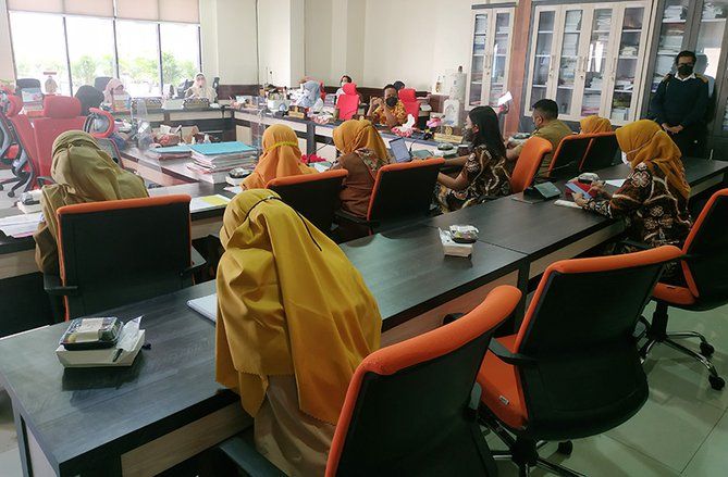 Keterlambatan Distribusi Seragam MBR Jadi ‘Primadona’ Dalam Persiapan PPDB 2022/2023, Ada Apa?