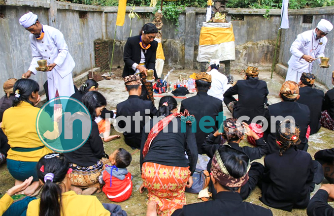 Dampak Covid-19, Peserta Ritual Mendak Tirta di Air Terjun Madakaripura Hanya 1 Desa