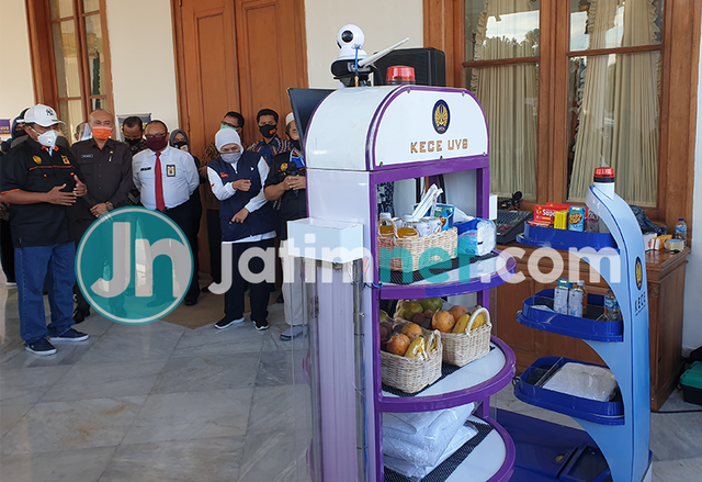 Dua Robot Buatan Unesa Bisa Kurangi Penggunaan APD