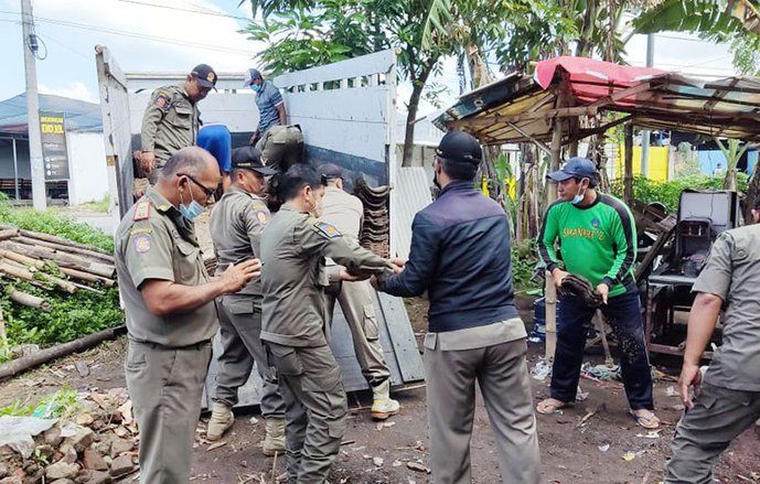 Warung di Mojokerto yang Diduga Kerap Jadi Ajang Prostitusi Dibongkar Pemiliknya Sendiri