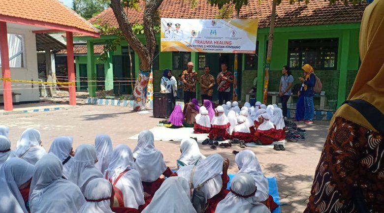 Atap Kelas Ambruk, Dispendik Jember Klaim Musibah Nilai Positif