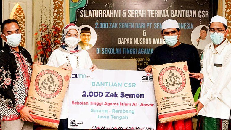SIG Peduli Saliurkan Bantuan Dua Ribu Sak Semen ke STAI Al-Anwar Rembang