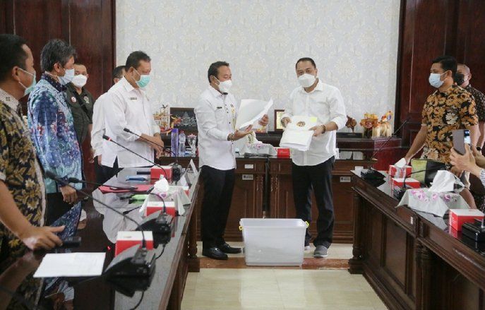 Kantor Pertanahan Surabaya Berikan 142 SHP dan 44 PBT