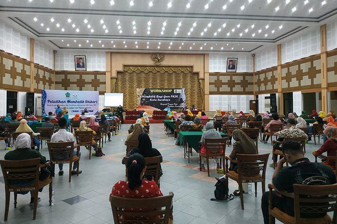 Pelatihan Membatik Shibori Ajarkan Insan Disabilitas Bangkit dari Pandemi