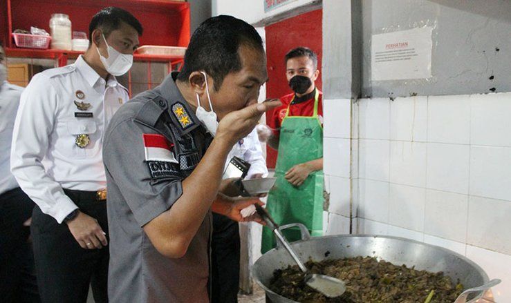 Ditjen Pemasyarakatan Sidak Menu Dapur Rutan Surabaya
