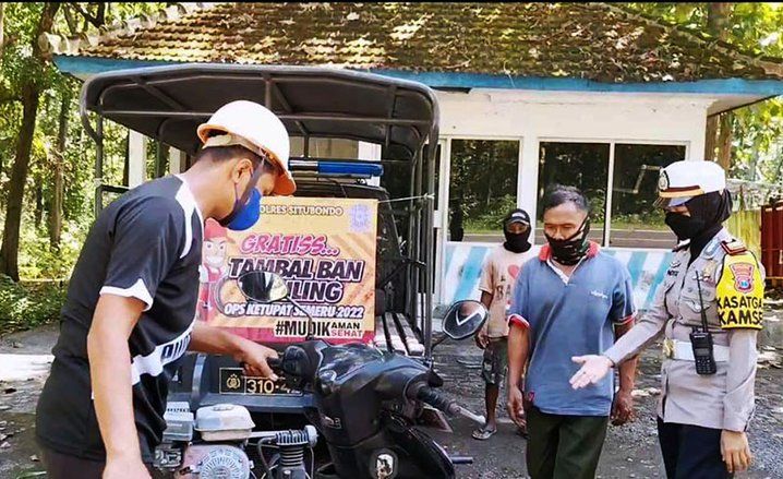 Ban Bocor di Hutan Baluran Situbondo, Pemudik Bisa Kontak Tambal Ban Gratis Melalui Call Center