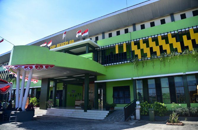 Resmikan SMPN 60 Surabaya, Risma: Sumber Daya Manusia Sangatlah Penting