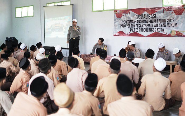 Jaring Anggota Polri Baru, Polres Probolinggo Sasar Ponpes