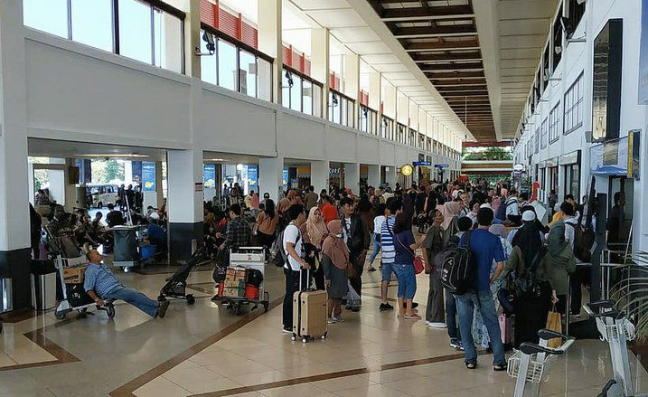 Turunnya Harga Tiket Pesawat Dorong Deflasi di Jatim Sepanjang Maret