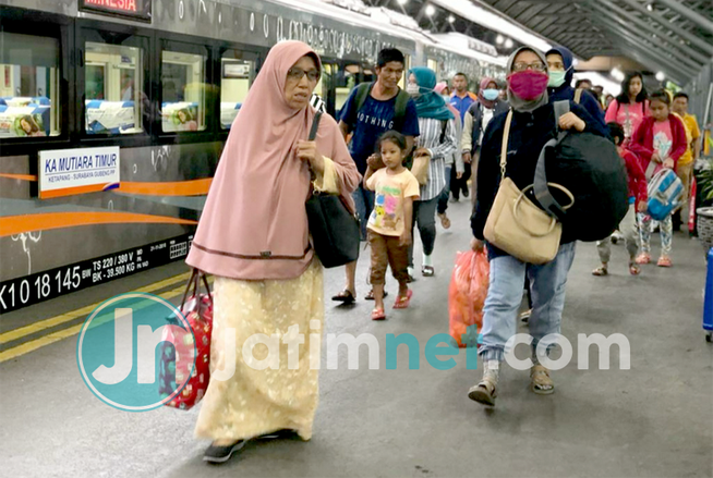 Kereta Api Luar Biasa Beroperasi Sesuai Surat Edaran Penanganan Covid-19