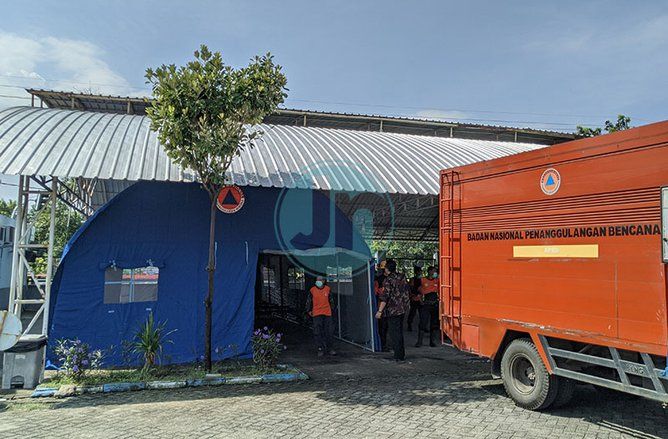 Isolasi RSUD dr Harjono Ponorogo Penuh, BPBD Dirikan Tenda Darurat untuk Pasien Covid