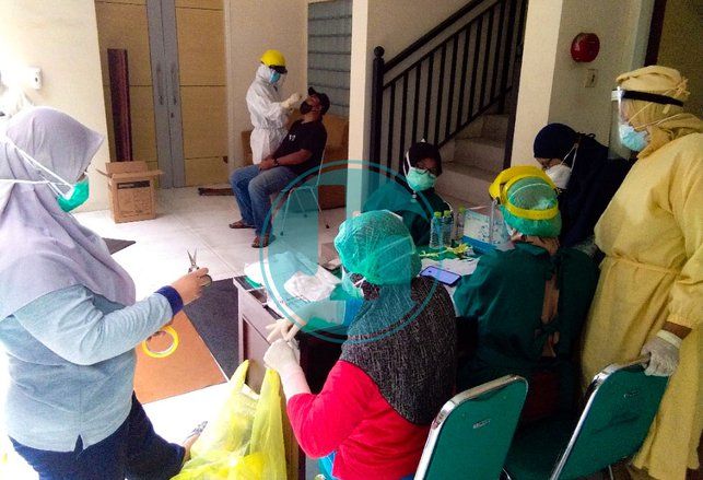 Pasca Ketua Komisi Terpapar Covid-19, Anggota Komisi 2 DPRD&nbsp;Probolinggo Swab Massal