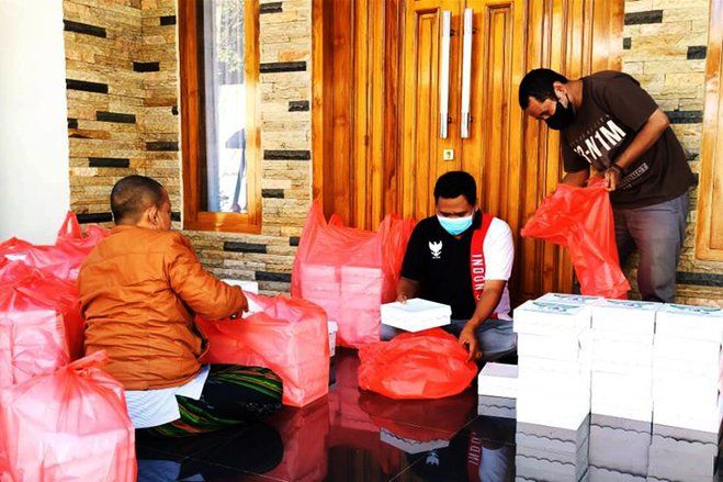 Relawan KAHMI Situbondo Bantu Pasien Covid yang Jalani Isoman