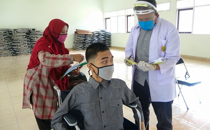 “Stephen Hawking” Jadi Motivasi Pemuda Difabel Ini Untuk Jadi Ilmuwan di Unej