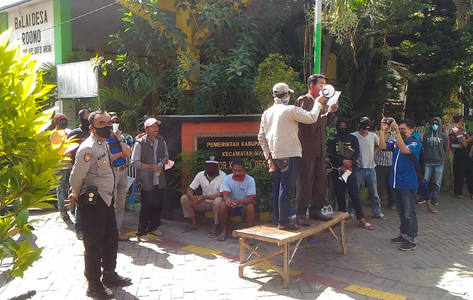 Diduga Tidak Transparansi Anggaran BLT Covid-19, Warga Gresik Demo