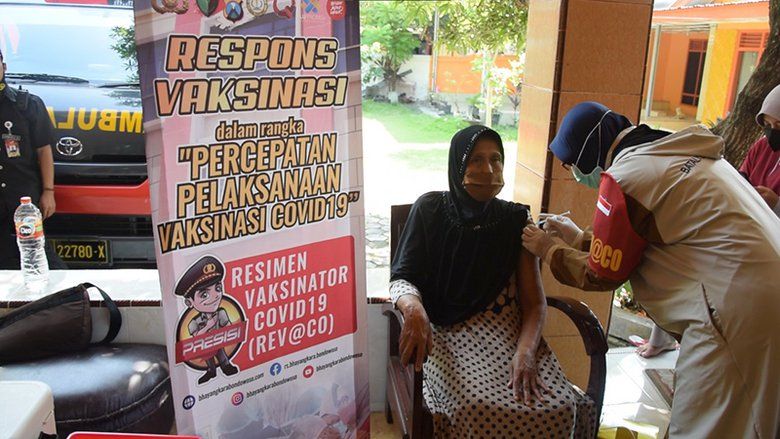 Genjot Pemerataan Vaksinasi, Polres Bondowoso Datangi Satu Per Satu Rumah Warga