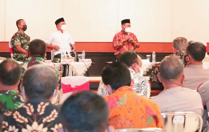 Jelang Nataru, Bupati Gresik Tekankan Perketatan Pengawasan dan Penegakan Prokes