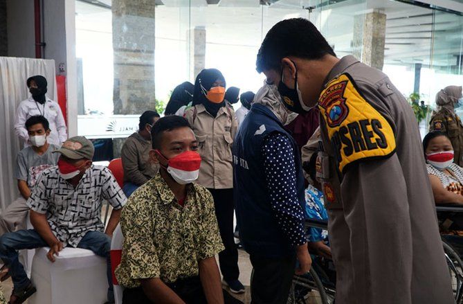 Vaksinasi Massal Polri Mulai Sasar ODGJ, Difabel dan SLB