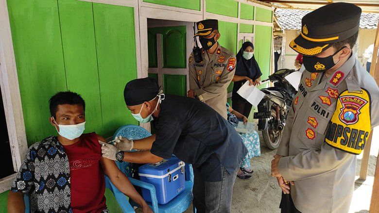 Vaksinasi di Mojokerto Masih Rendah, Kapolresta Mojokerto Blusukan Ke Pelosok Pegunungan