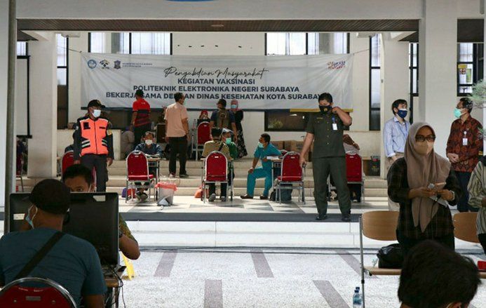 Gandeng Dinkes Surabaya, PENS Gelar Kegiatan Vaksinasi 2000 Dosis AstraZeneca