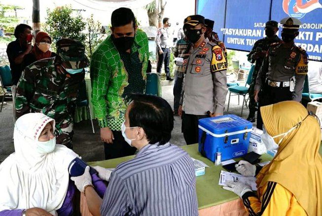 Ratusan Tunawisma Jalani Vaksinasi di TPA Bestari Probolinggo