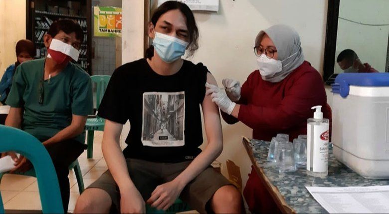 Vaksinasi Dosis Pertama di Surabaya Capai 77 Persen