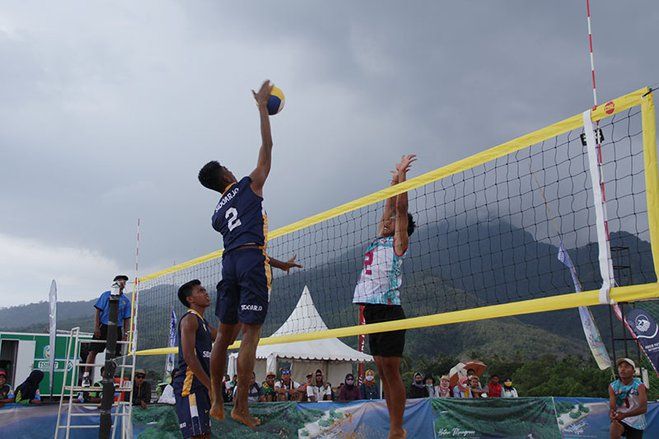 Bola Voli Pantai di Pasir Putih Water Sport Dipadati Penonton