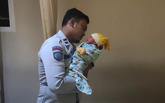 Bantu Persalinan Warga Binaan, Petugas Rutan Gresik Gantikan Peran Ayah