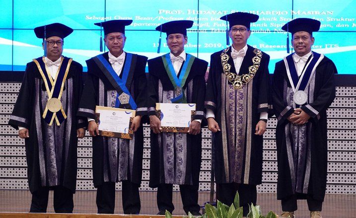 ITS Surabaya Kukuhkan Guru Besar Ilmu Aljabar dan Ilmu Teknik Struktur