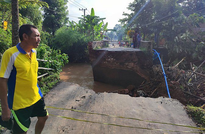 Hujan Deras, Tiga Jembatan di Ponorogo Putus Akibat Diterjang Banjir