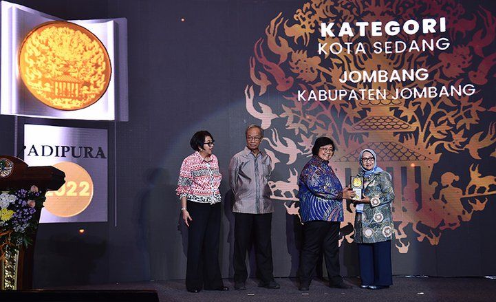 Kabupaten Jombang Kembali Pertahankan Piala Adipura 