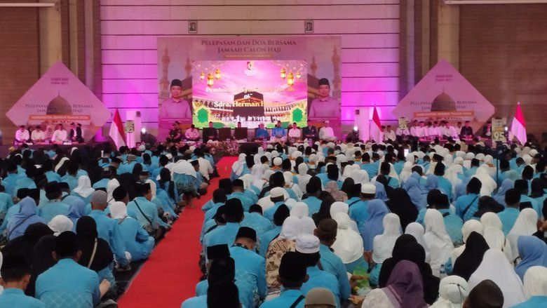 2.956 Calon Jemaah Haji Jember Dilepas ke Tanah Suci, Suasana Haru Pecah