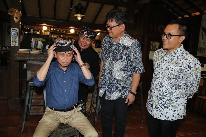 Menteri ESDM Nikmati Taman Terakota dan Kopi Osing