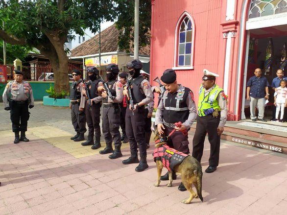 Unit K9 Polres Probolinggo Kota Amankan 12 Gereja Jelang Natal