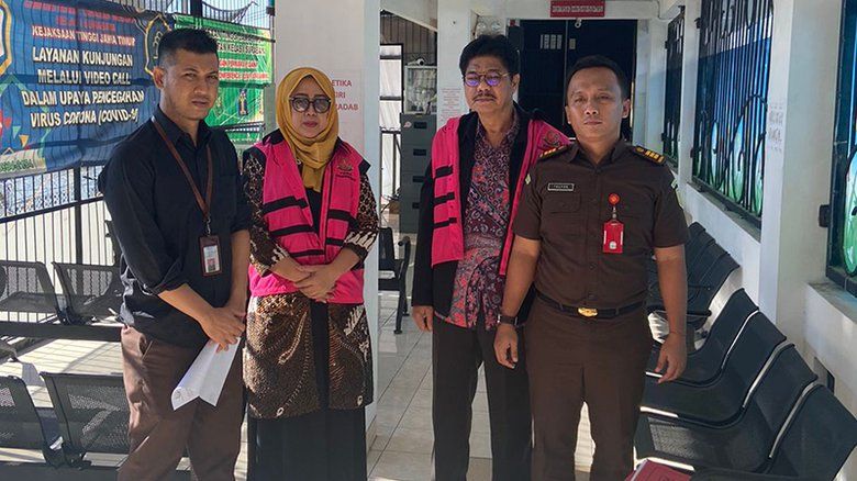 Diduga Selewengkan DAK, Mantan Kadindik Jatim Ditahan di Kejati Jatim