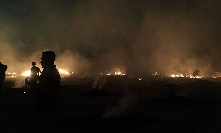 Peringatan 1 Tahun Tragedi Kanjuruhan Diwarnai Aksi Pembakaran Rumput Stadion Kanjuruhan